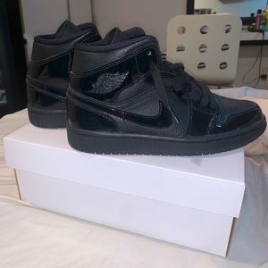 WMNS AIR JORDAN 1 MID